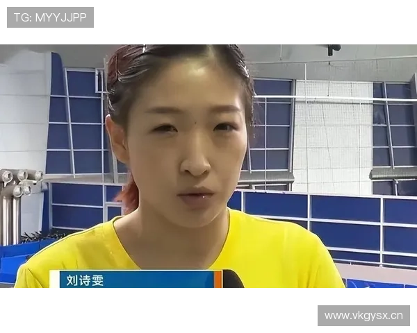 刘诗雯逛街照：手拎一个看着比我月薪还贵的包，赛场女王突然变邻家大姐