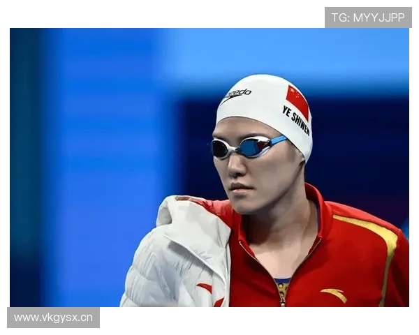 叶诗文气质分裂得离谱，一会儿邻家学妹一会儿豪门太太，我看傻了