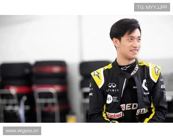 周冠宇机场照刷屏，他那随手一背的包把我工资衬得更寒酸